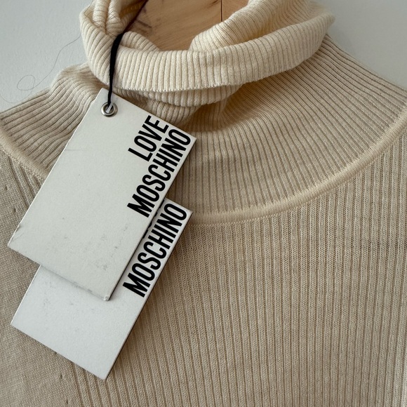 LOVE MOSCHINO - Picture 2 of 11